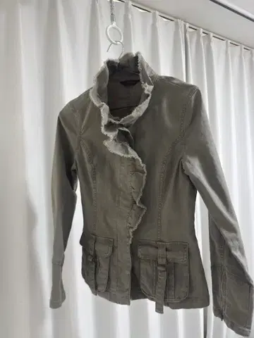 Brownie Bee 프릴 장식 밀리터리 자켓