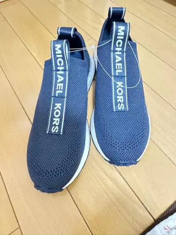 미사용 새상품 MICHAEL KORS 네이비 슬립온