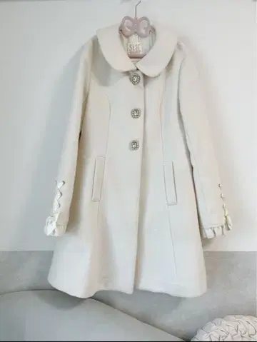 SecretHoney 소매 레이스업 비쥬 버튼 코트