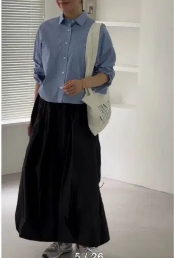 [ 10th ] emmi 로고 자카드 밴딩 스커트