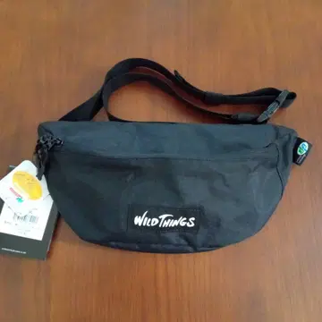 WILD THINGS 블랙 숄더백 트래블