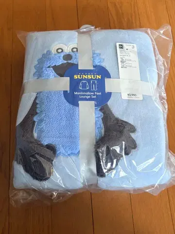 GU x 퍼펫 스 콜라보 마쉬멜로우 필 라운지 세트 L 사이즈