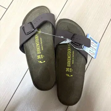 BIRKENSTOCK 샌들