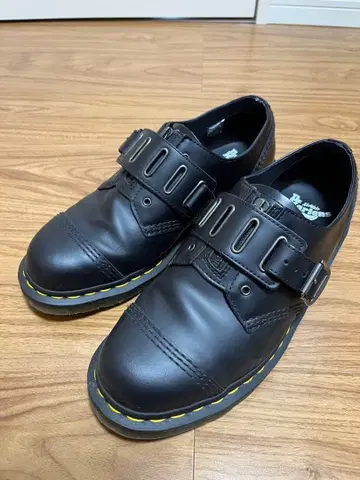 Dr. Martens 블랙 슬립온