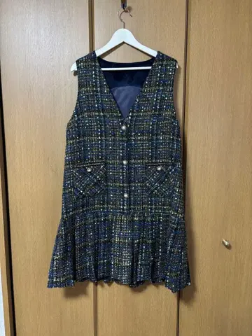 네이비 계열 트위드 슬리브리스 원피스