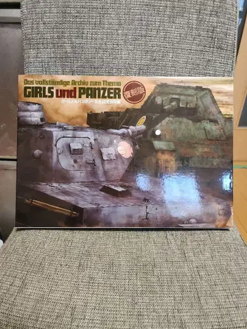 걸즈 & 판처 완전 설정 자료집 복각판