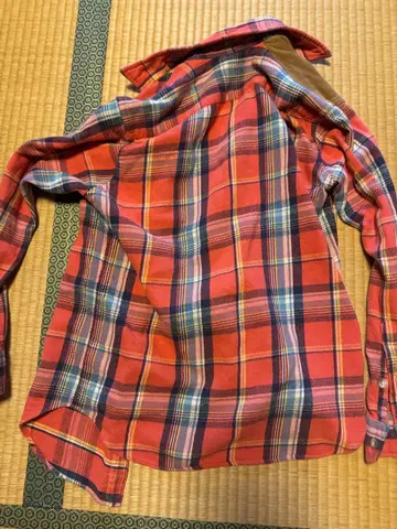 체크 무늬 긴팔 셔츠