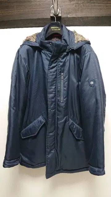 Hush Puppies 네이비 후드 부착 다운 자켓