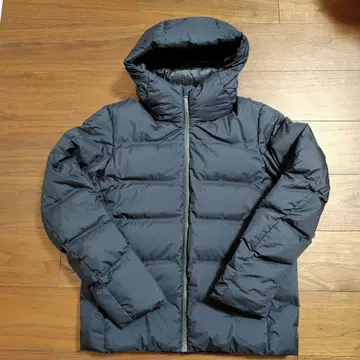 유니클로 심리스 다운 후드티 L 네이비