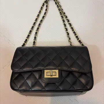블랙 퀼팅 숄더백