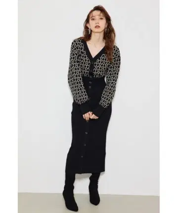 새상품급 원피스 R모노그램 니트 원피스