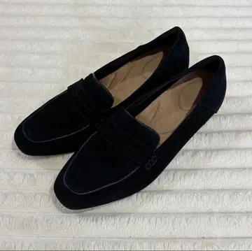 미사용 새상품 클락스 CLARKS 로퍼 블랙 스웨이드 23.5cm