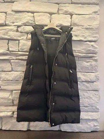 ZARA 블랙 후드 부착 다운 베스트