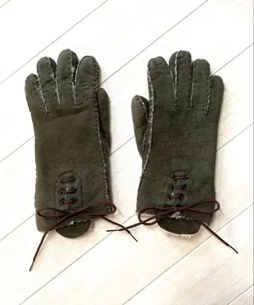 투모로우랜드 구매 무스탕 그로브