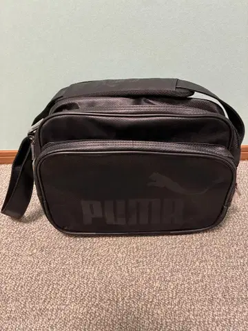 PUMA 푸마 블랙 합성 피혁 숄더백 중형