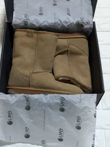 EMU 베이지 어그 부츠