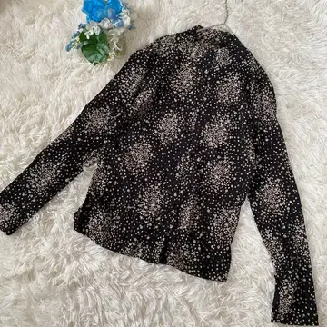 CHRISTIAN AUJARD 블랙과 금색 도트 무늬 긴팔 셔츠 캐주얼