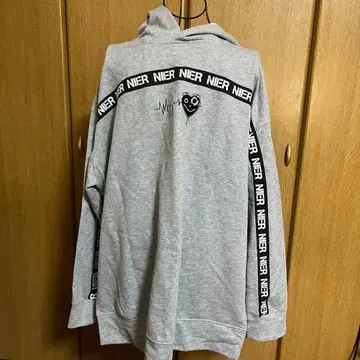 NIER 후드 부착 후드티 그레이