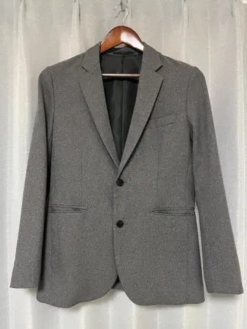 그레이 테일러드 자켓과 슬랙스 세트