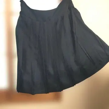 Style.com 블랙 플리츠 스커트 무릎 기장