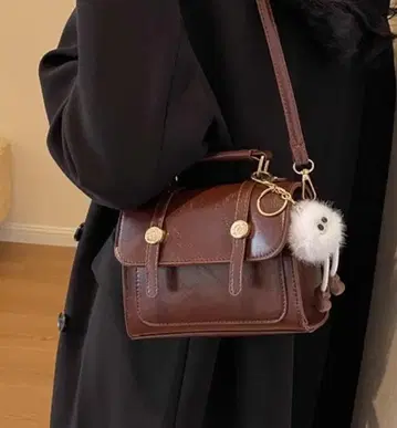 브라운 합성 피혁 숄더백