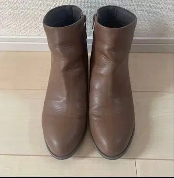 브라운 지퍼 부츠