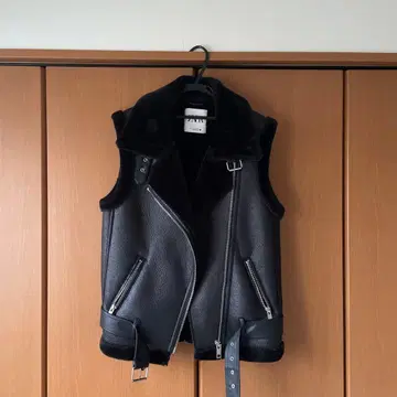 ZARA 무스탕 베스트 인조 가죽