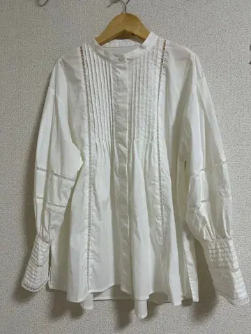 새상품급 쿨카레안 koos 퍼프소매 핀턱 레이스 디테일 셔츠