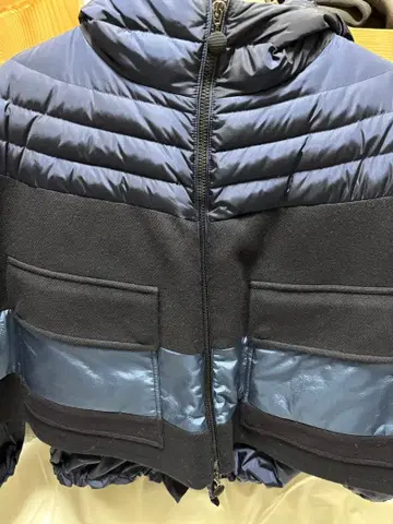 MONCLER 후드 부착 다운 자켓 네이비 계열