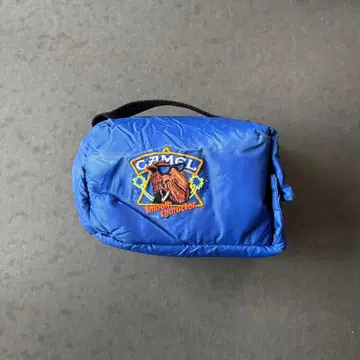 Vintage Camel nylon insulated padded bag