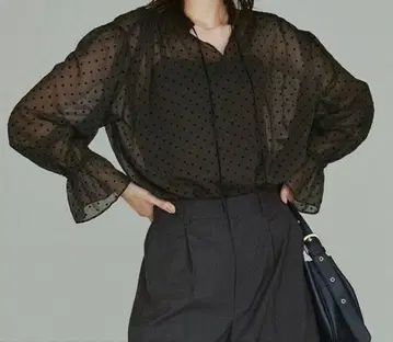 [ 컨디션 최상 ] 23구 도트 무늬 쉬폰 블라우스 23구 사이즈
