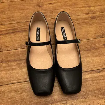 블랙 스퀘어토 펌프스