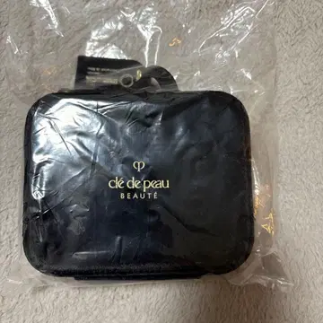 끌레드뽀보떼 크리스마스 코프레 한정판 파우치