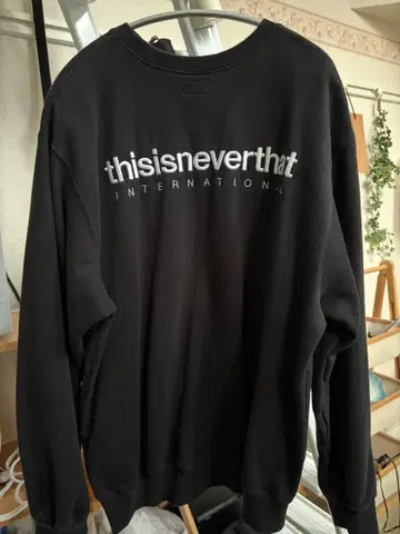 thisisneverthat 맨투맨 블랙