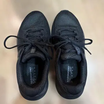 언더아머 스니커즈