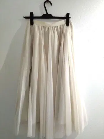 새상품급 로페피크닉 쉬폰 라메 플레어 스커트