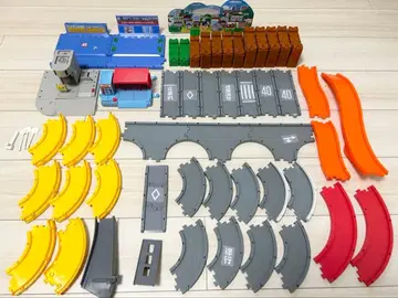 토미카 미니카용 레일 세트 경찰서 포함