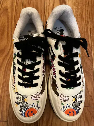 ZARA 미키마우스 디자인 스니커즈