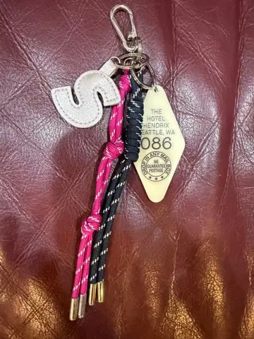 spick and span 백 키 참 새상품급