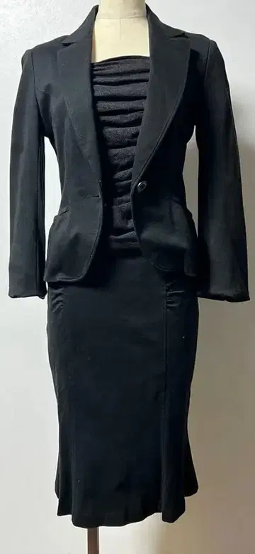 쿠 드 샹스 블랙 스커트 수트 셋업