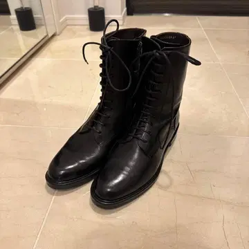 블랙 가죽 레이스업 부츠