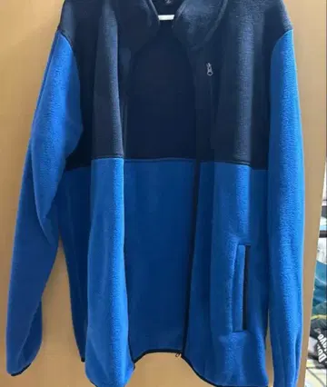 [새상품급] 파랑과 검정색 플리스 자켓