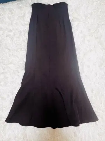 [ 새상품급 ] 트윌 새틴 하이웨스트 머메이드 스커트 COCODEAL