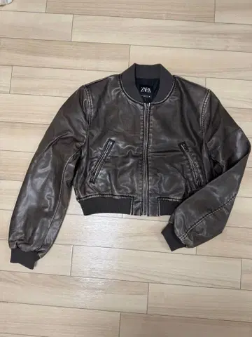 ZARA 다크 브라운 가죽 크롭 자켓