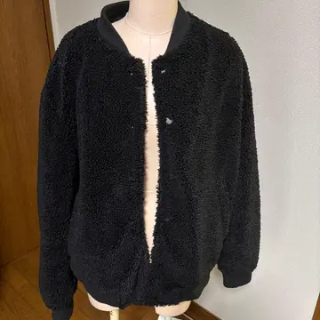 ZARA 블랙 보아 점퍼