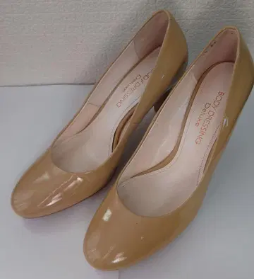 새상품 바디 드레싱 디럭스 에나멜 펌프스 24cm 일본제