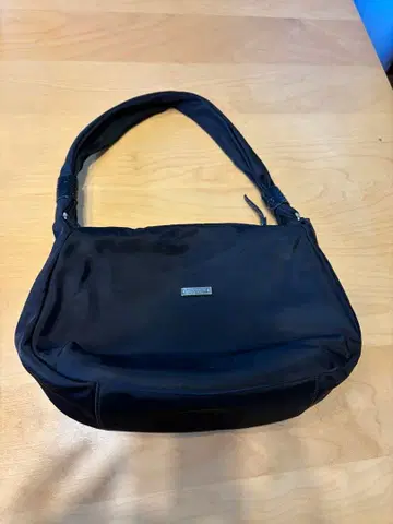 Kate Spade NY 블랙 나일론 숄더백 리본 디자인