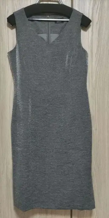 엠프리미어 그레이 오버롤 스커트 V넥 원피스