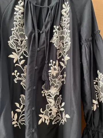 미사용 새상품 그레이스 콘티넨탈 자수 카프탄 블라우스