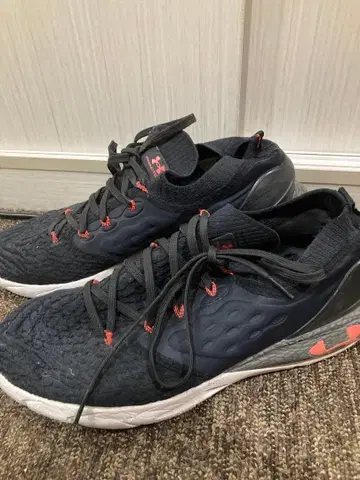 언더 아머 러닝화 블랙/레드